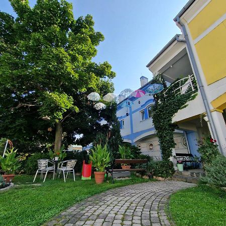 Rozina Apartman Mosonmagyaróvár Exteriör bild